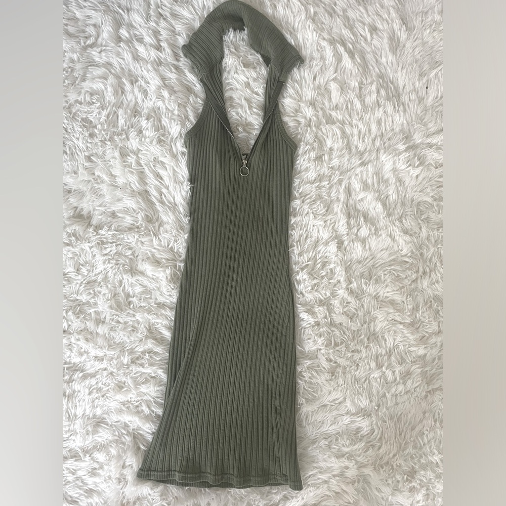 Stretchy green turtleneck mini dress in green